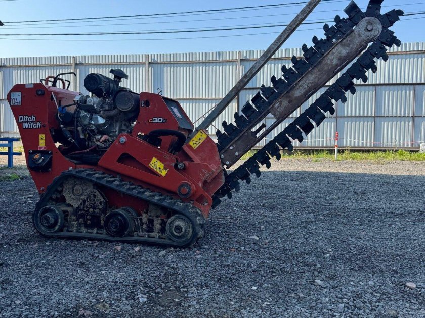 Траншеекопатель ditch witch