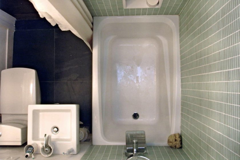 Маленькая сидячая ванна в интерьере