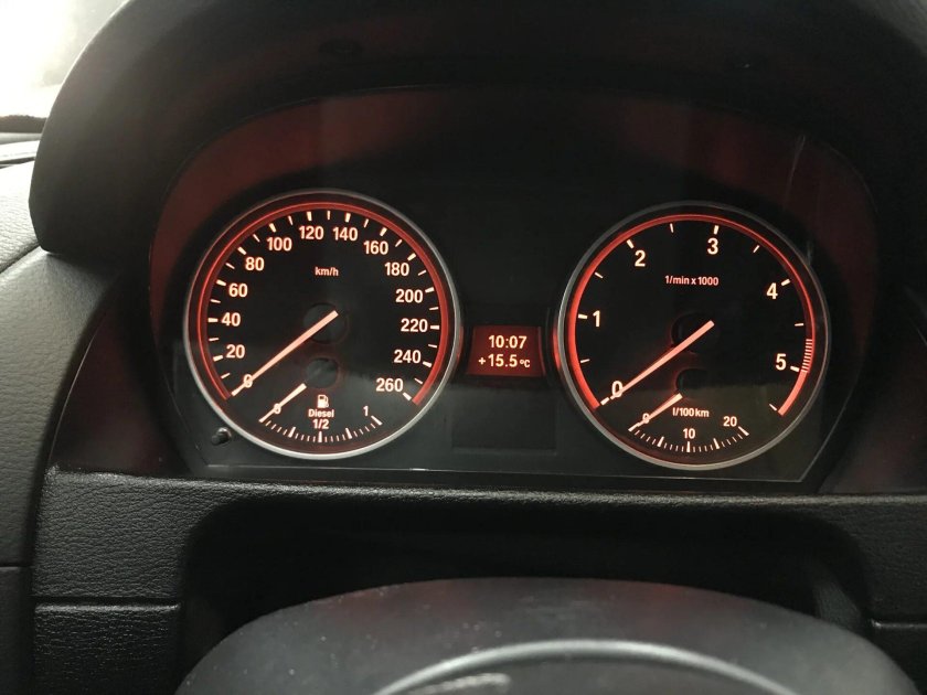 Приборная панель e84