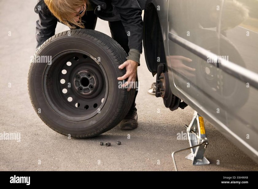 Замена колеса на автомобиле