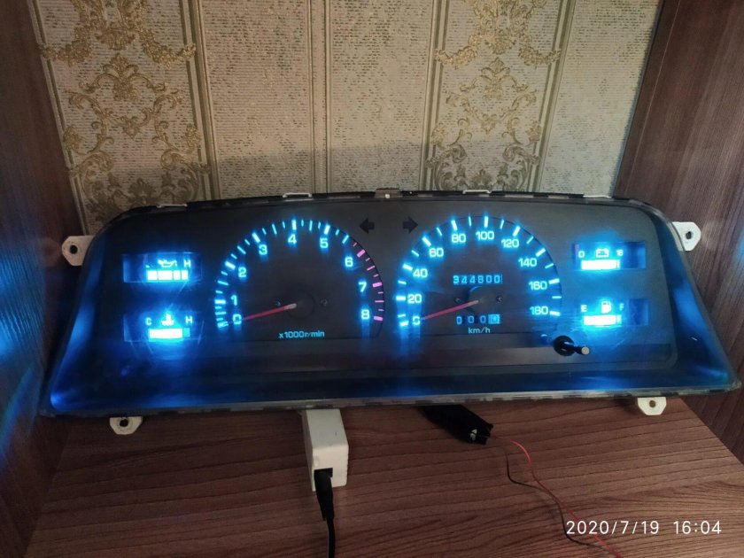 Панель приборов Toyota Hilux Surf