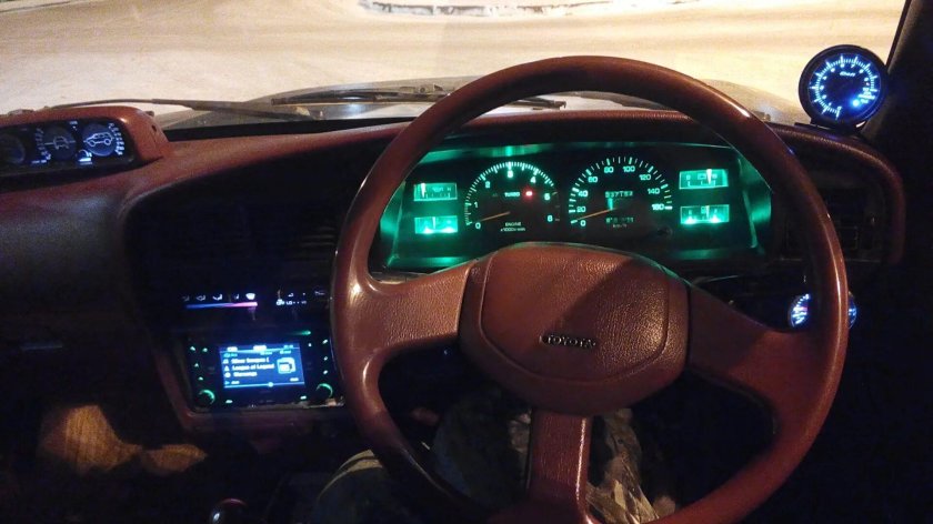 Панель приборов Toyota Hilux Surf