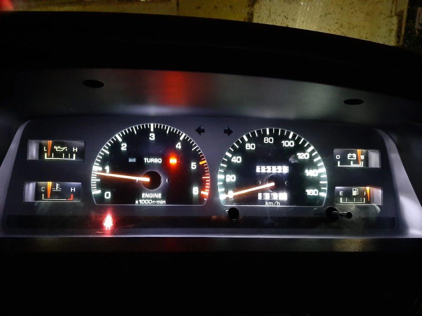 Приборка Хайлюкс