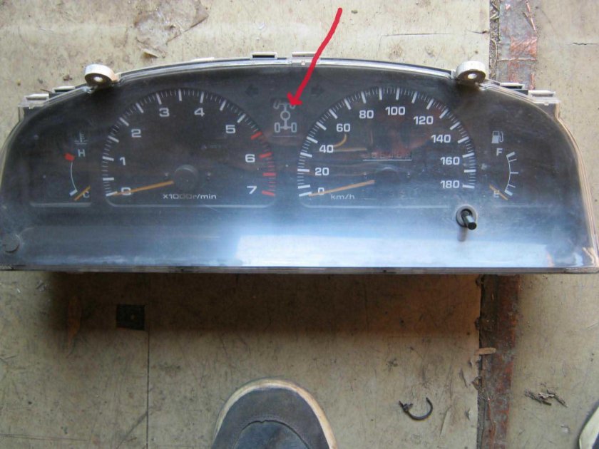 Панель приборов Тойота Сурф 185