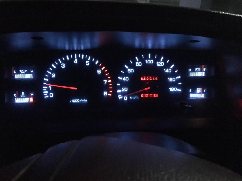 Панель приборов Toyota Hilux Surf Пересвет