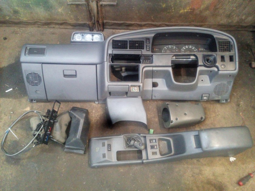 Toyota Hilux Surf 130 салон