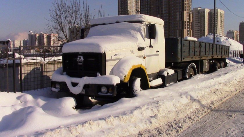 ЗИЛ 13305а седельный тягач