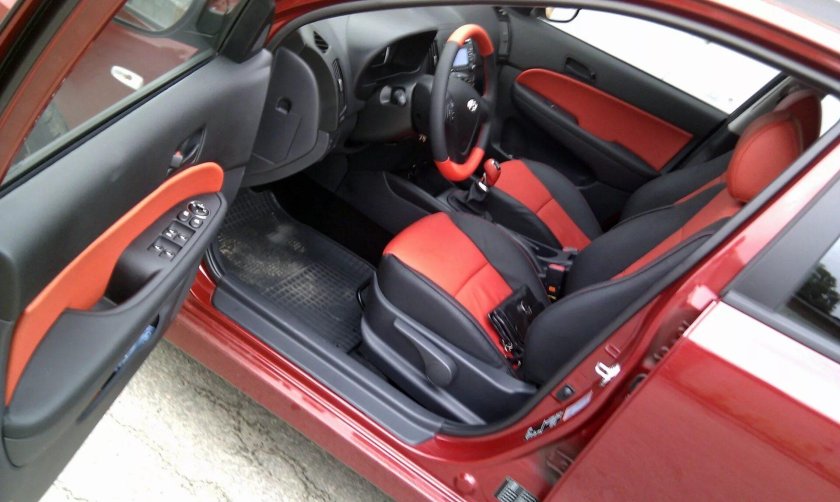 Hyundai i40 красный салон