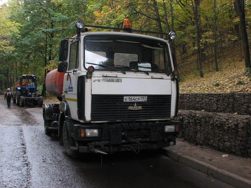 Поливальная машина МАЗ