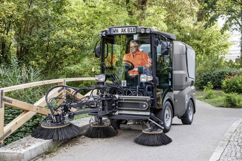 Подметально уборочная машина