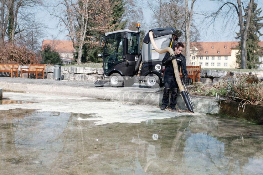 Вакуумная подметально уборочная машина