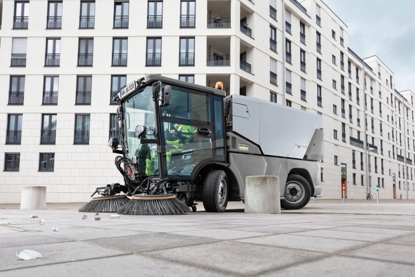 Коммунальная подметальная машина Karcher