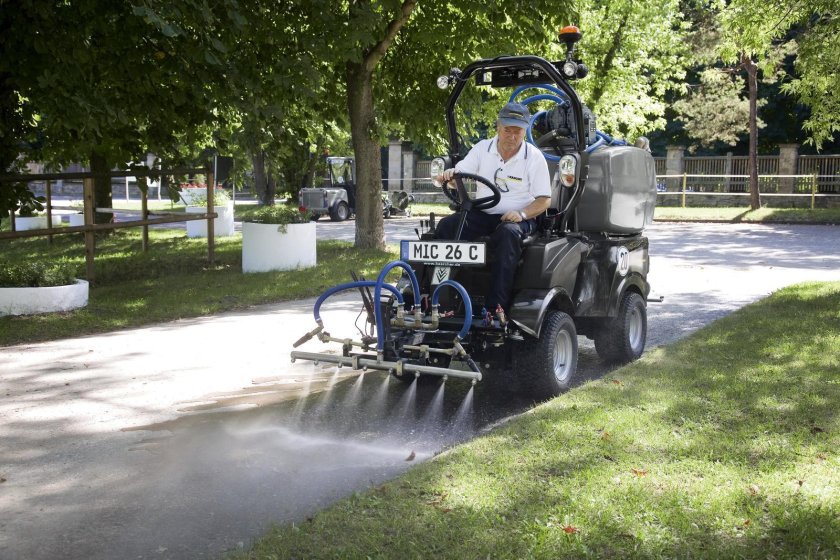 Коммунальная машина Mic 84