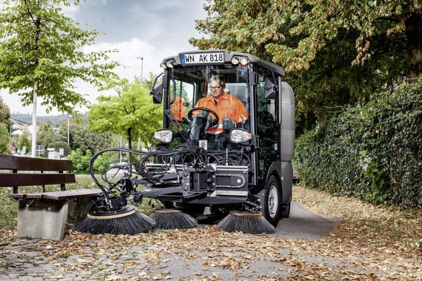 Вакуумная подметально-уборочная машина керхер