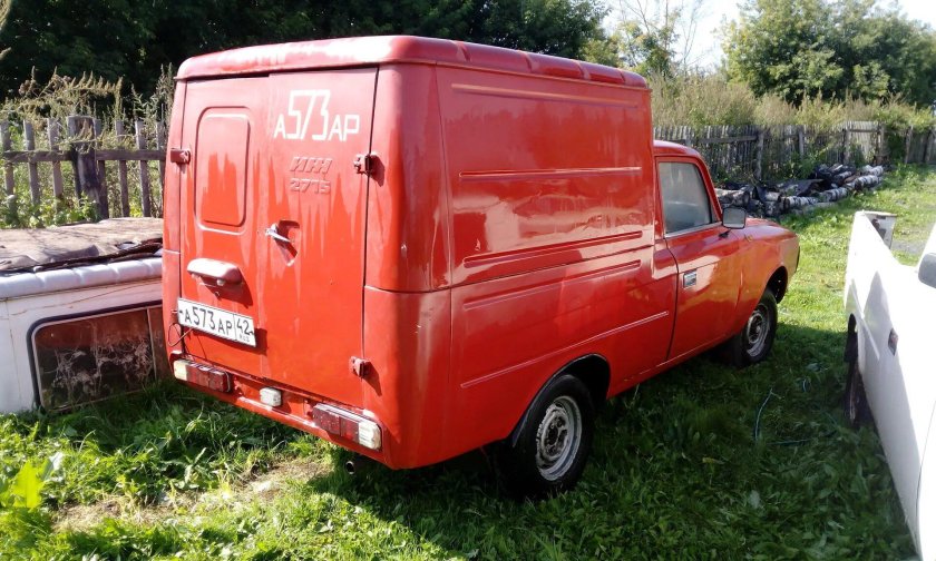 ИЖ 2715 брошенный