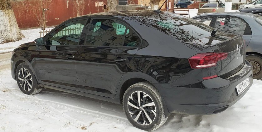 Поло лифтбек черный