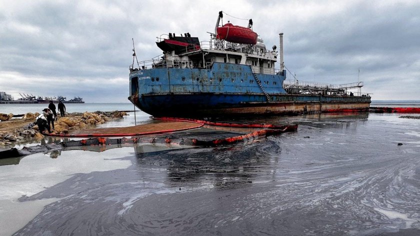 Разлив нефти в керченском проливе