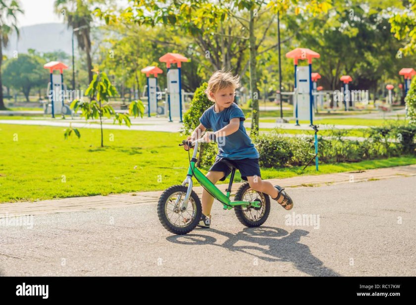 Мальчик на велосипеде