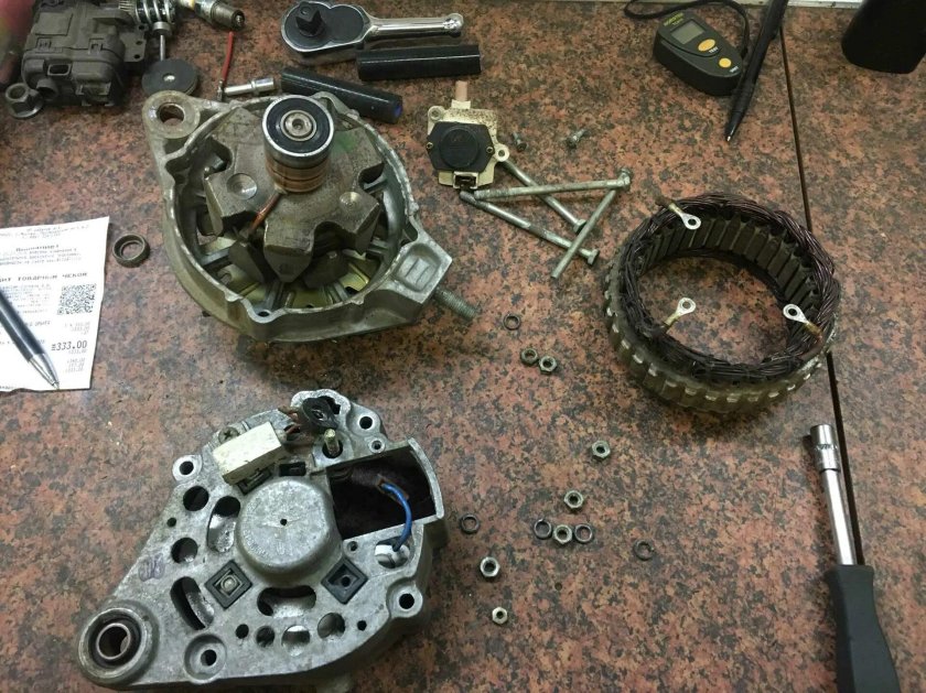 Генератор ВАЗ 2107 разобранный