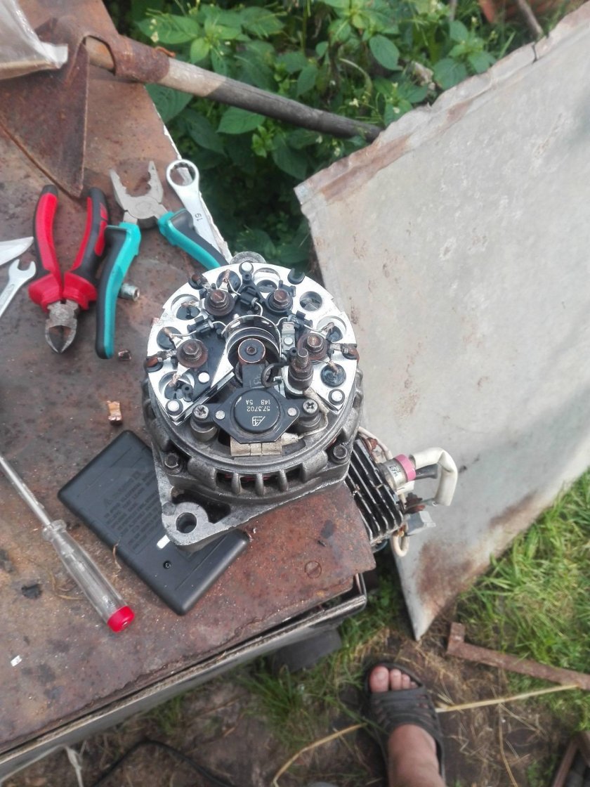 Генератор ВАЗ 2110 разобранный