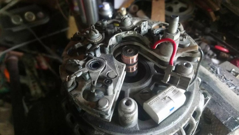 Щётки генератора ВАЗ 2114