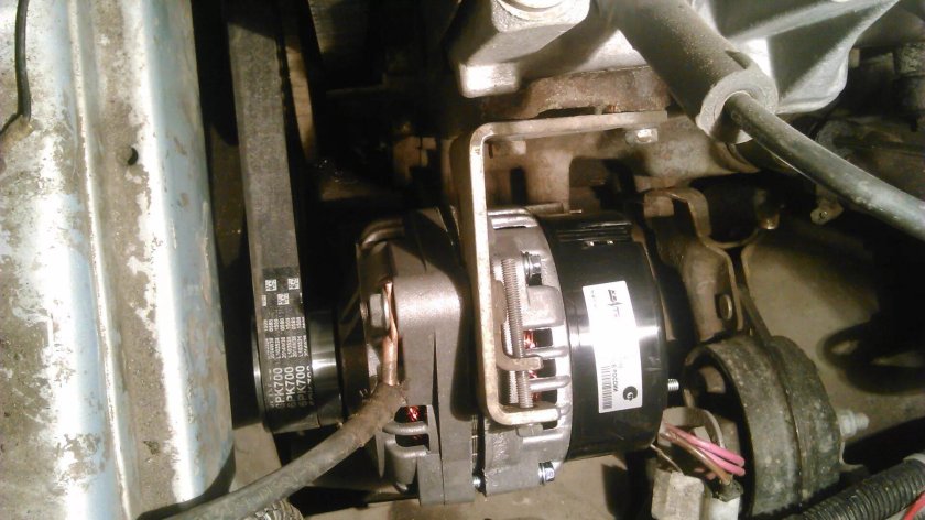 Крепление генератора ВАЗ 2114