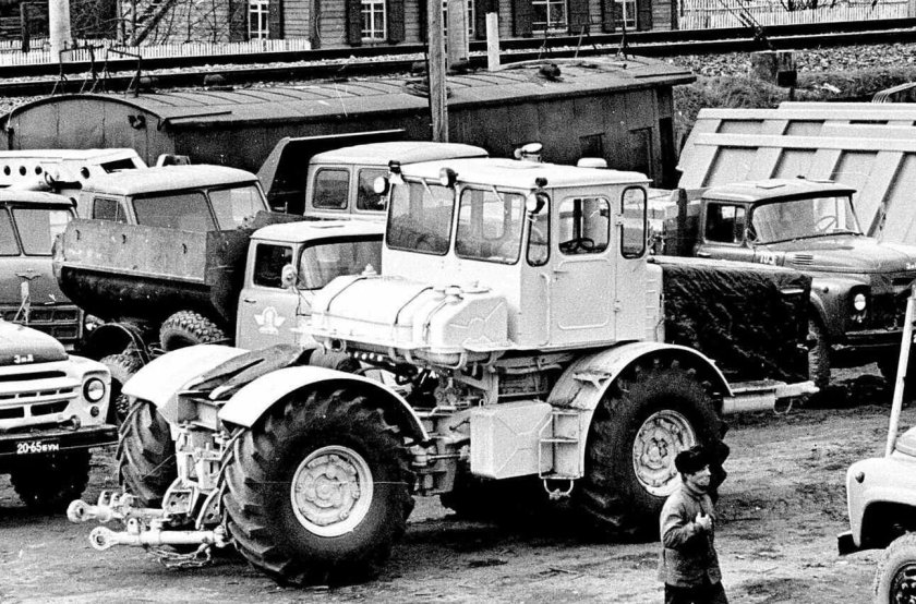 Трактор к 700 горбатый