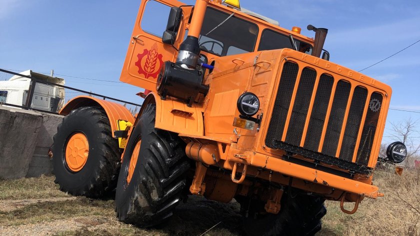 Трактор Кировец горбатый