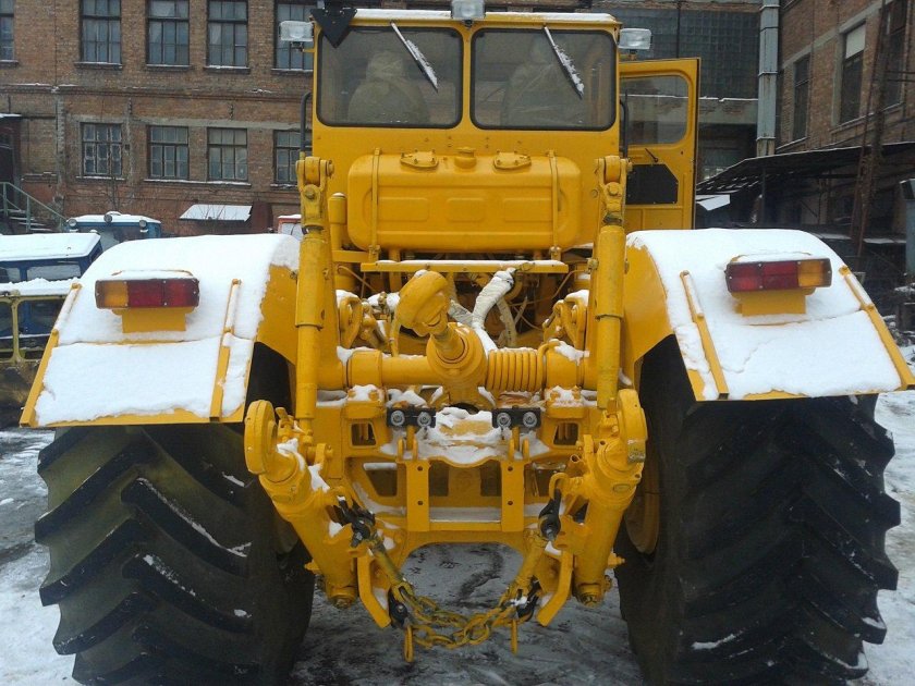 Трактора к700 сзади