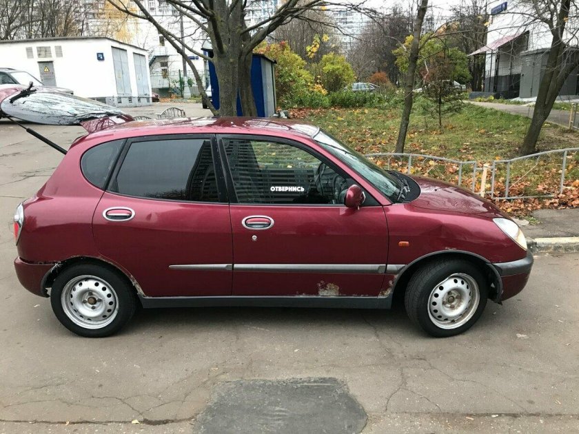 Toyota Duet 1999