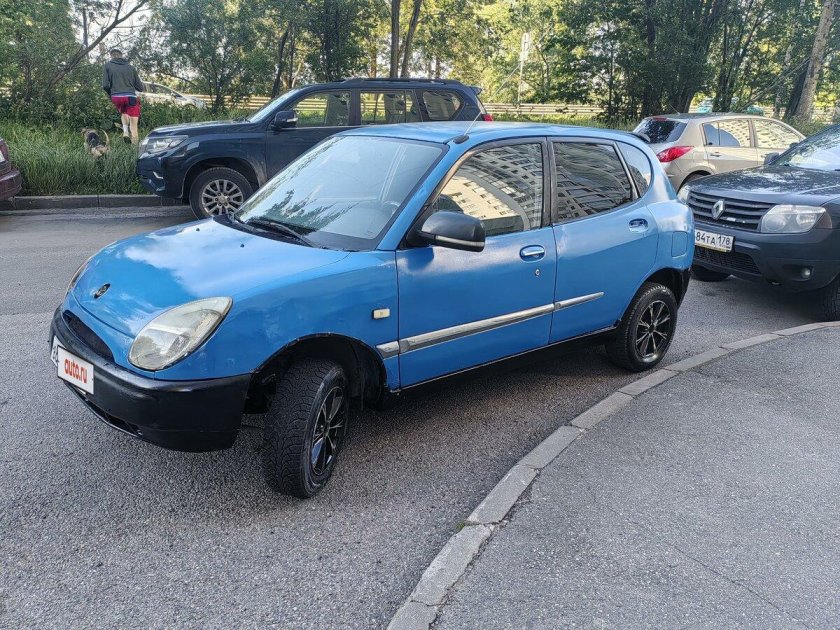 Daihatsu sirion 1999