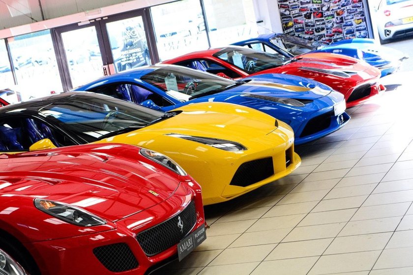 Яркие цвета машин