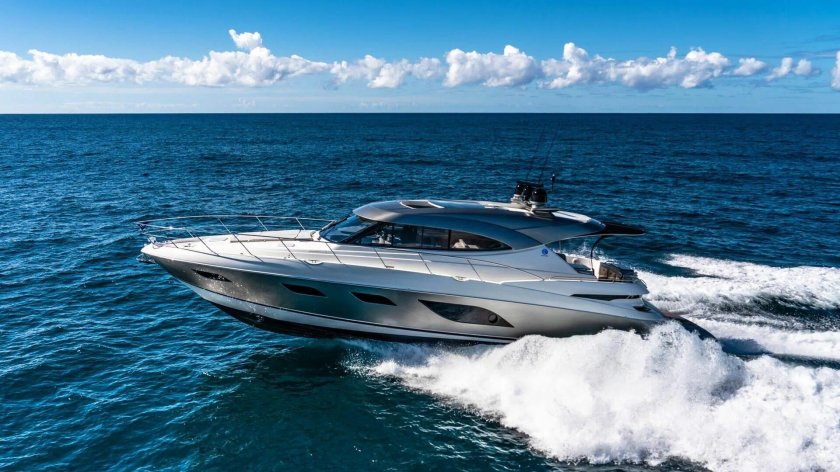 Riviera 6000 Sport Yacht