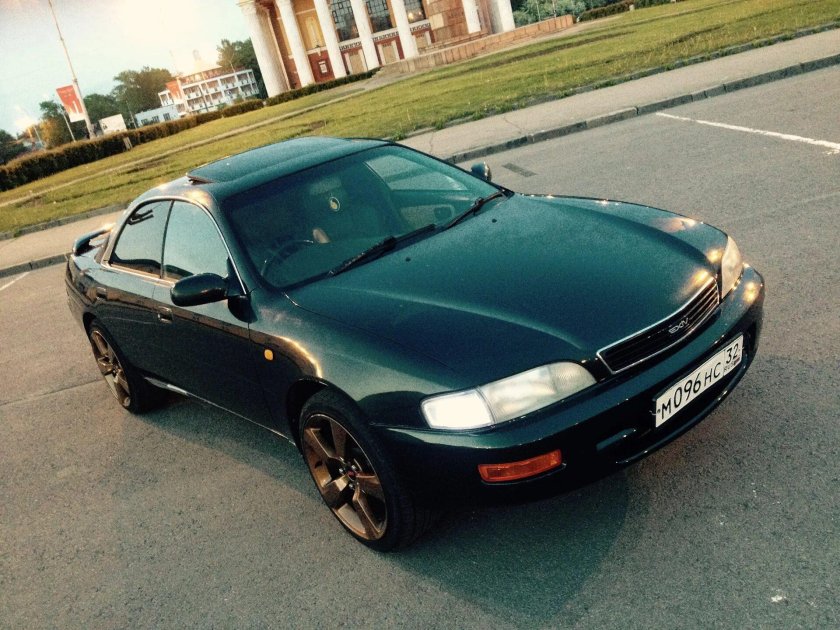 Тойота Corona Exiv