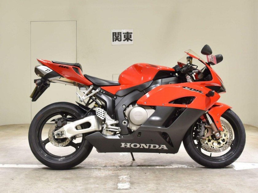 Honda cbr1000rr 2005 года