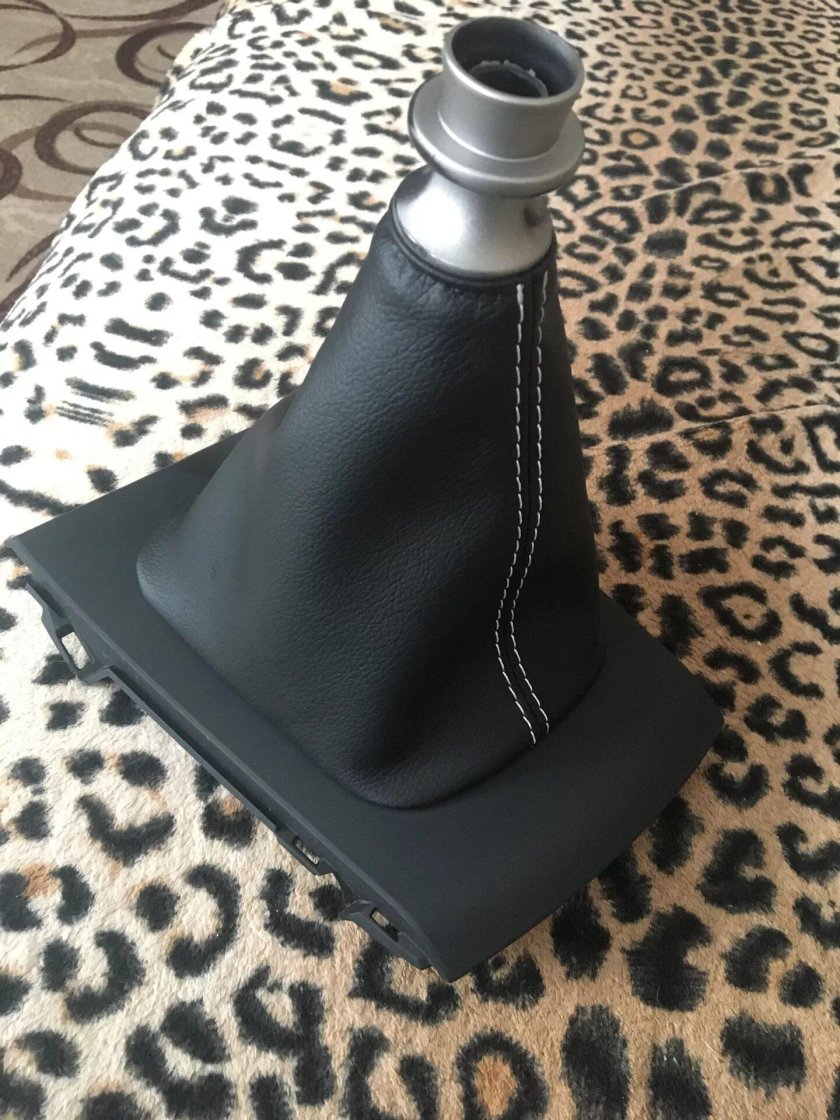 Чехол КПП Тойота Королла 150