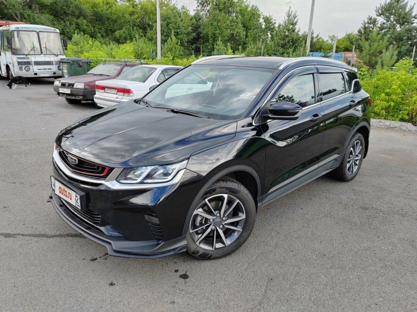 Geely coolray черная