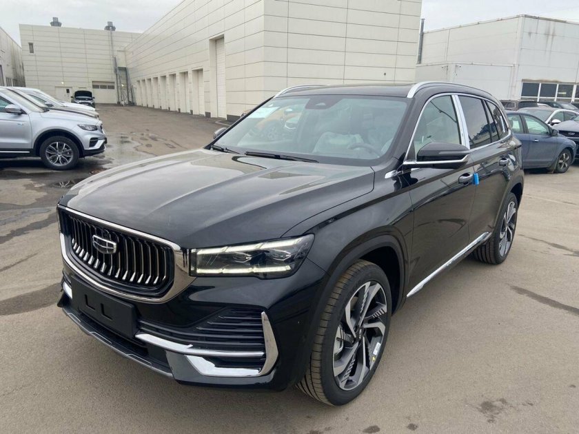 Чёрный Geely Monjaro 2.0 at (238 л.с.) 4wd