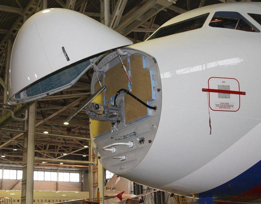 SSJ 100 носовой обтекатель