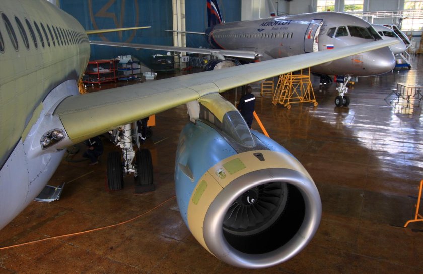 Закрылок Суперджет 100