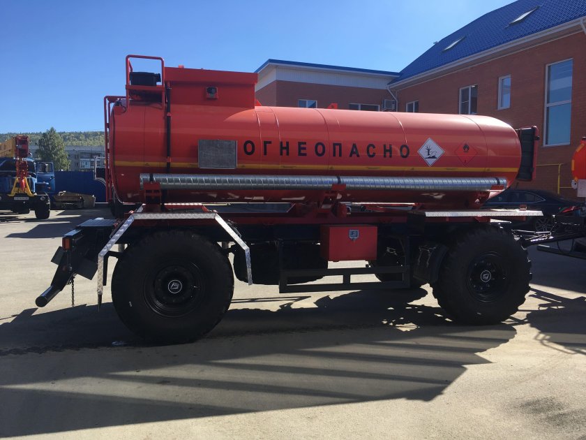 Прицеп-цистерна ПЦ-10