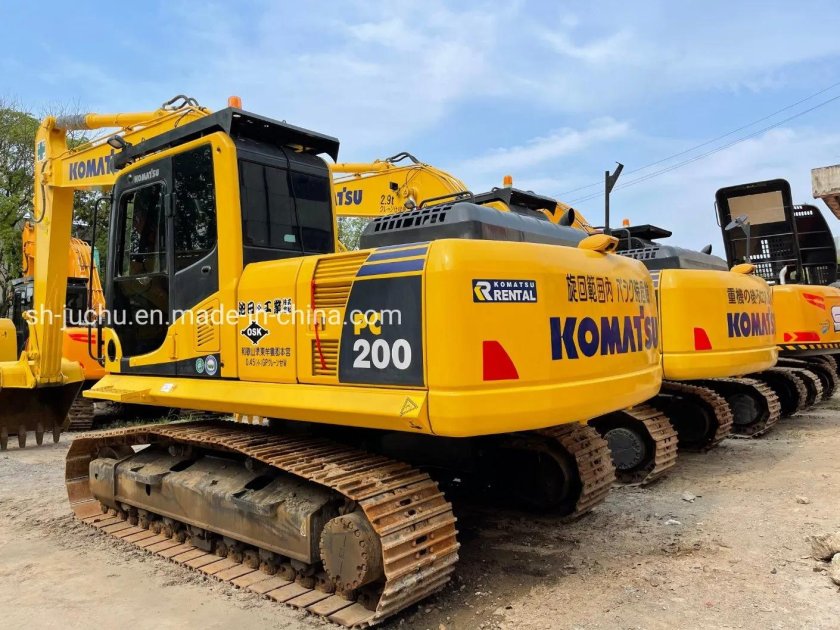 Экскаватор на гусеничном ходу