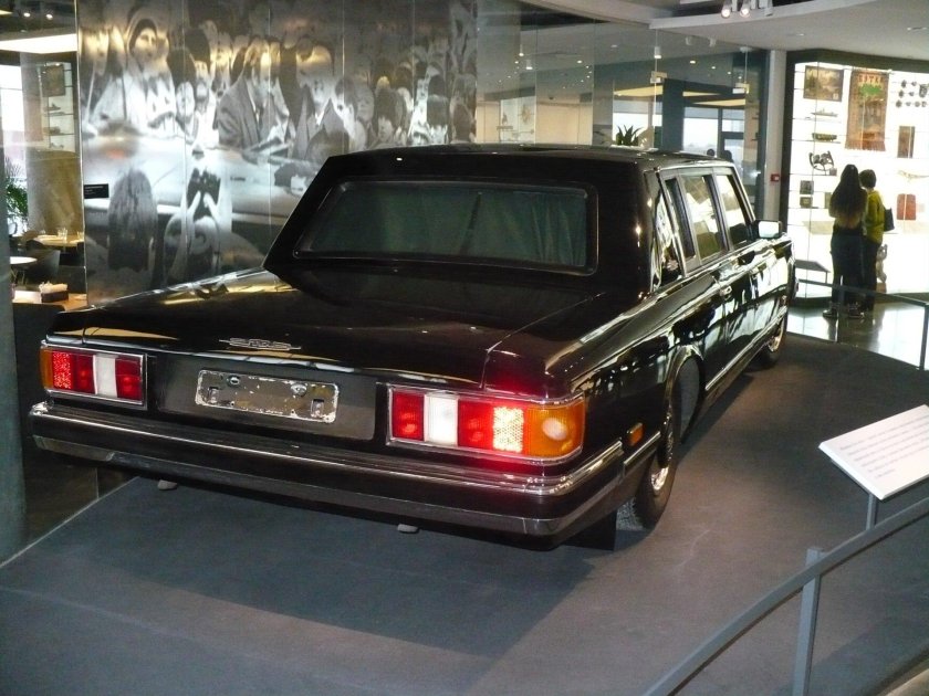 Машина ЗИЛ 41052