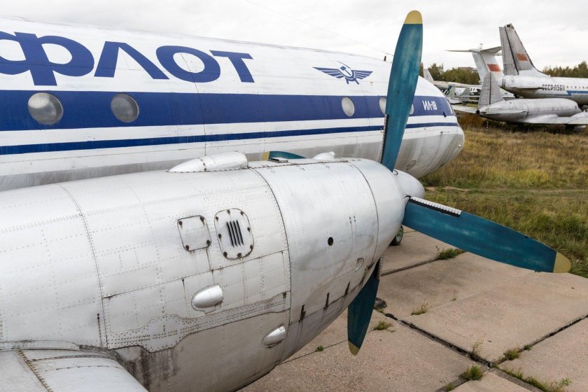 Ил 18 самолет