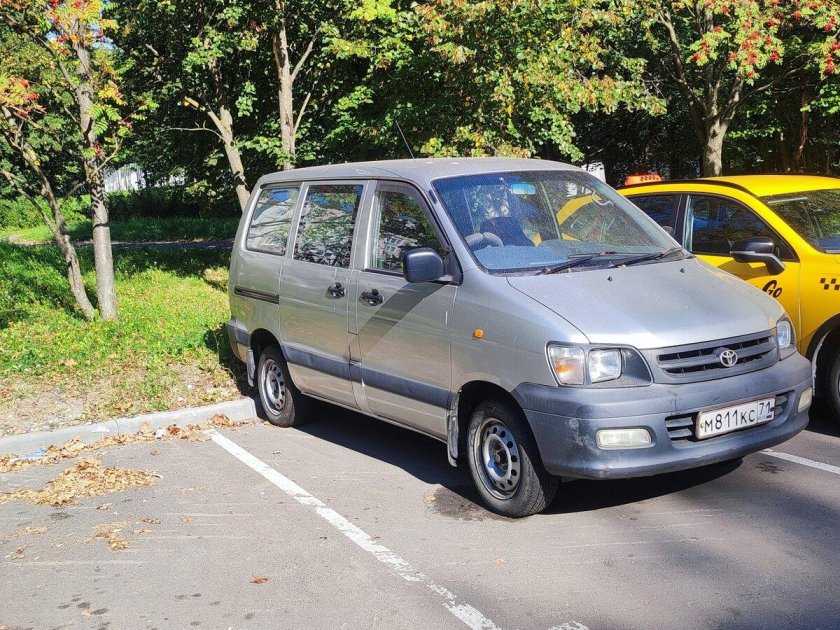 Toyota town ace noah 2000