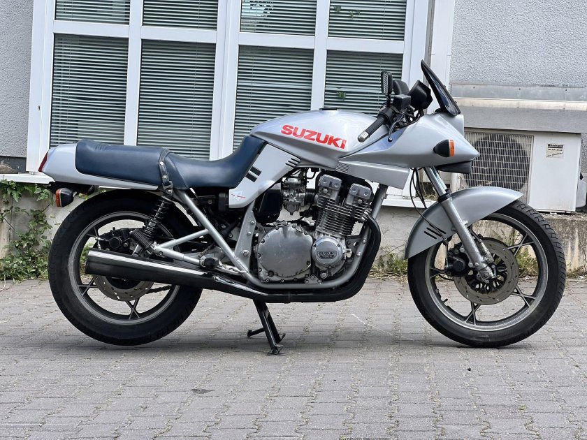 Мотоцикл suzuki