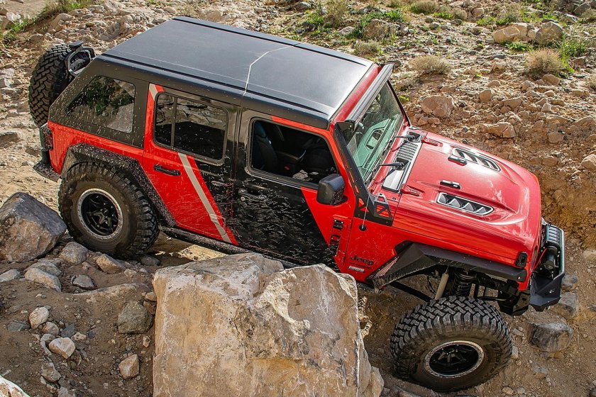 Джип Рубикон капот