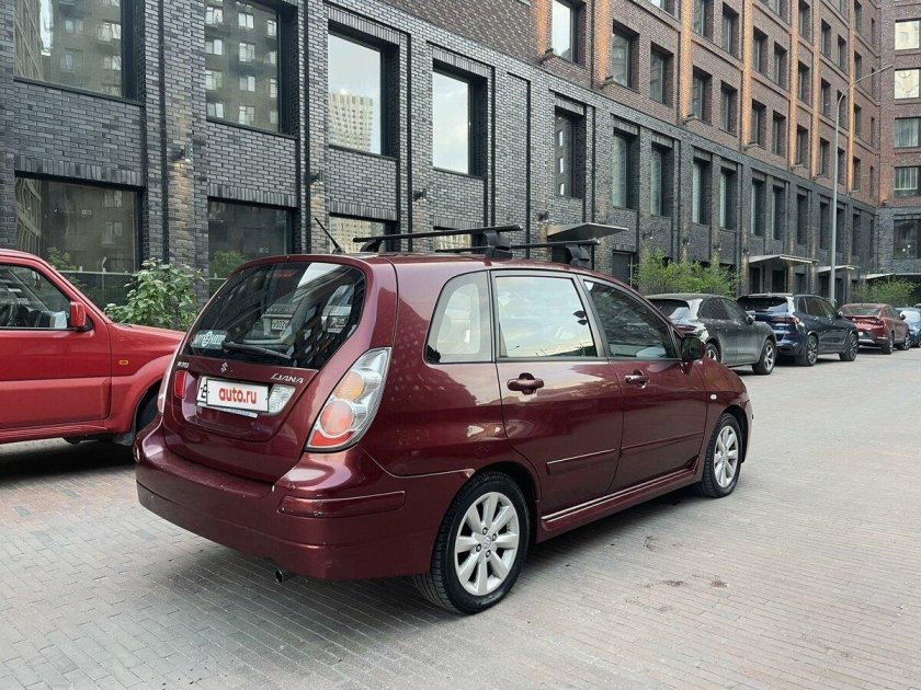 Сузуки лиана 2005 красная