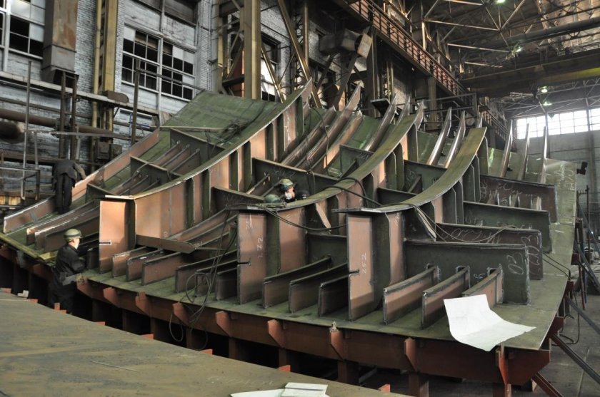 Стапельный цех в судостроении