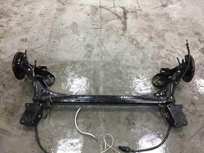 Тойота Виш 2 ВД задняя балка